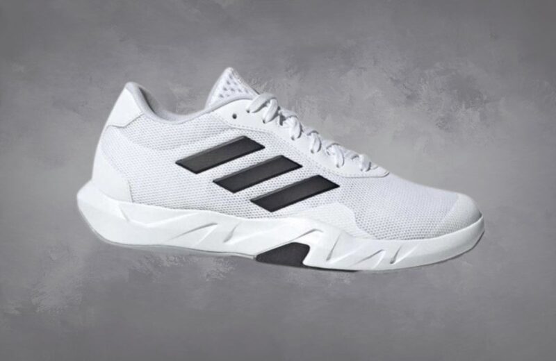 Bela Adidas Amplimove Trainer patika sa crnim prugama, višenamenska sportska obuća